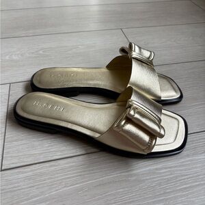 NWT M. Gemi Amalia Sandals Champagne Metallic 40 / US 9